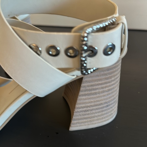 Dolce Vita Ankle Strap Sandals in Cream stacked 3” heel EUC - Picture 6 of 6
